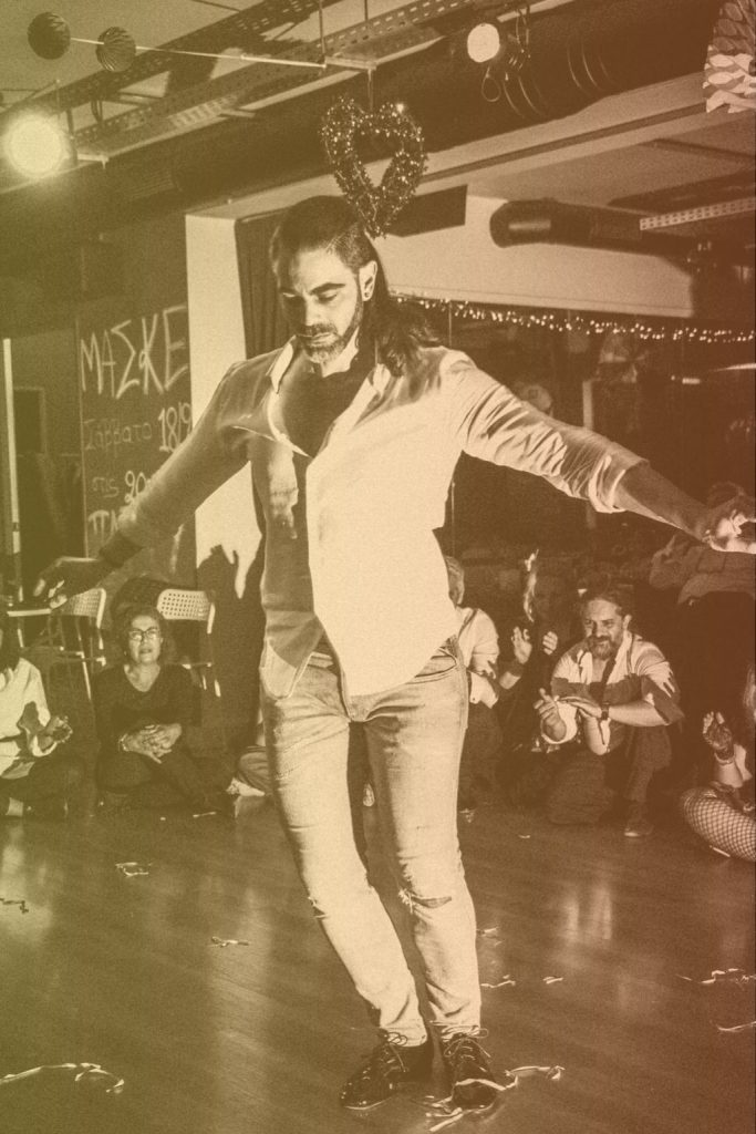 Ελληνικοί χοροί & ζεϊμπέκικο για ενήλικες – αυθεντικό ζεϊμπέκικο ως προσωπική στιγμή έκφρασης